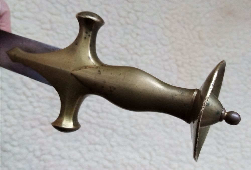 Rare sabre courbe dit TALWAR, &eacute;poque Inde Coloniale 