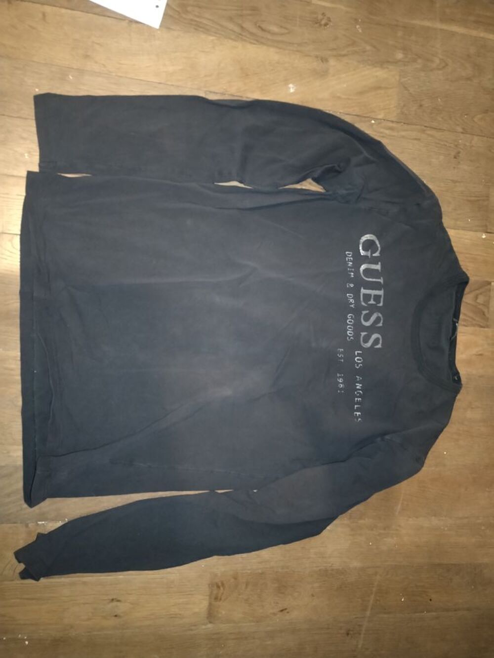 T-shirt manches longues GUESS (Taille S)
Vtements
