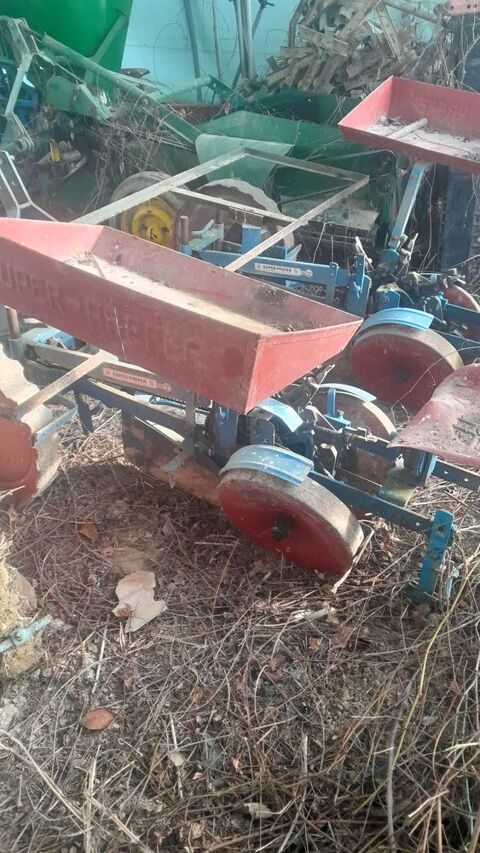 Mat&eacute;riel Agricole / Viticole Mat&eacute;riel Agricole / Viticole 1984 occasion Sistels 82340