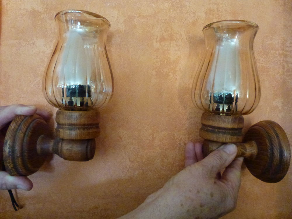 Luminaires : Deux appliques murales. Décoration