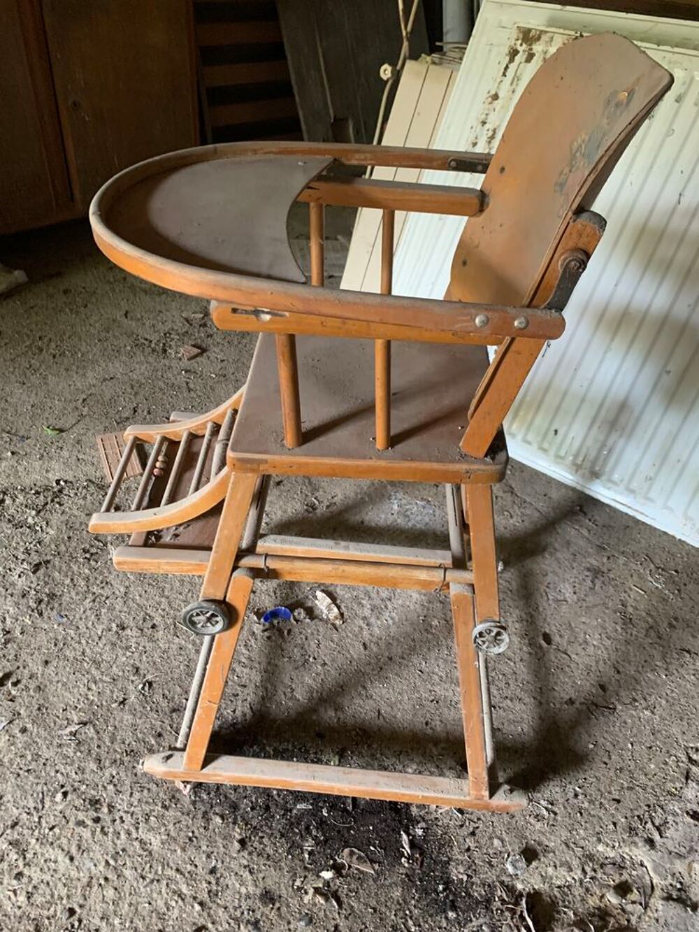 Chaise haute bebe 2 en 1 en bois en bon &eacute;tat &agrave; 50 euros Puériculture