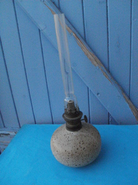 Lampe à pétrole en grès signée G LEGUAY 20 Montauban (82)
