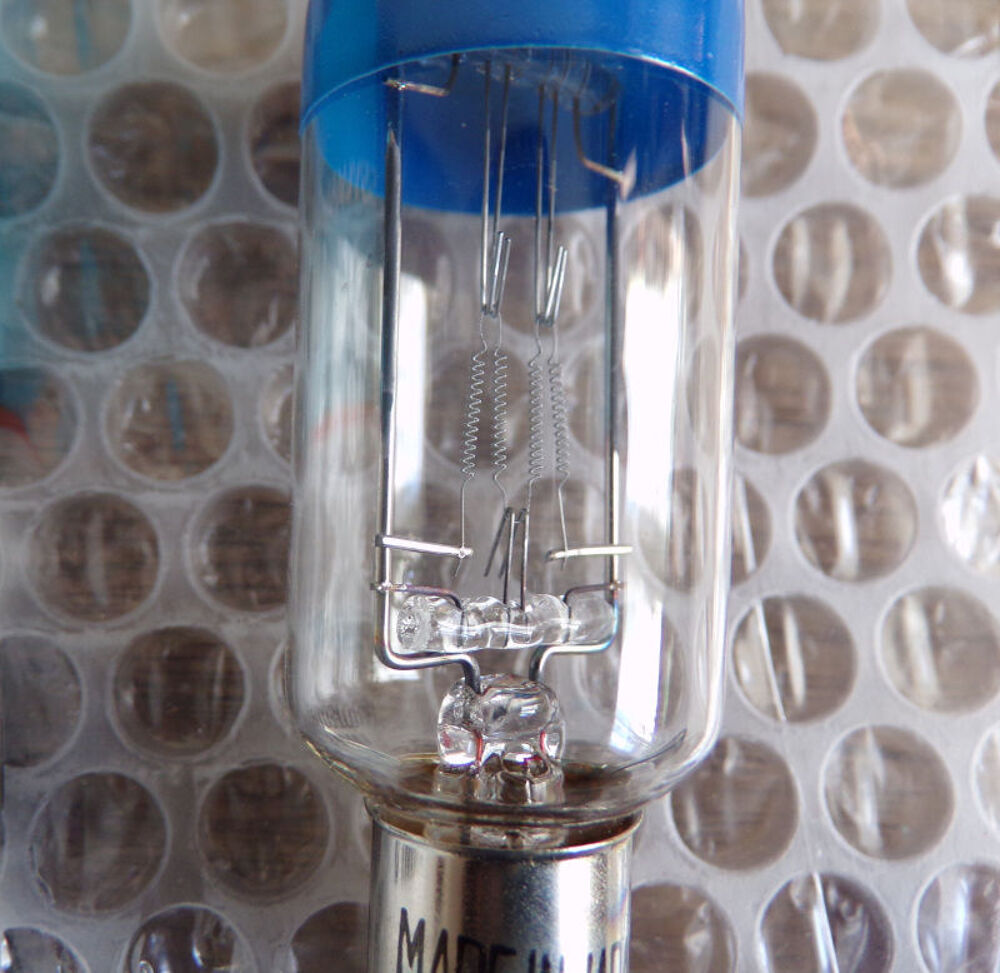 Projector lamps blue top Sylvania 230V-100W Photos/Video/TV