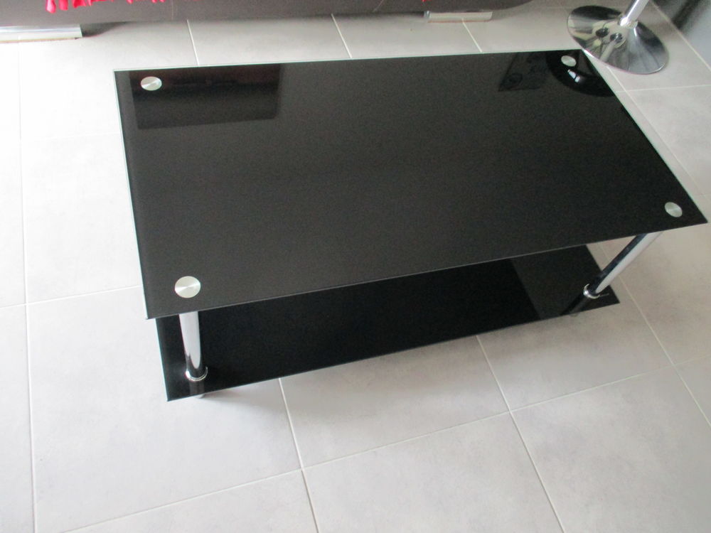 table basse salon en verre et chrome Meubles