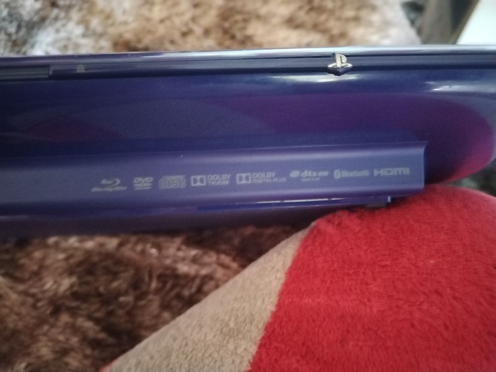 PS3 TRES BONNE ETAT +DEUX POIGN&eacute;s +un jeux Consoles et jeux vidéos