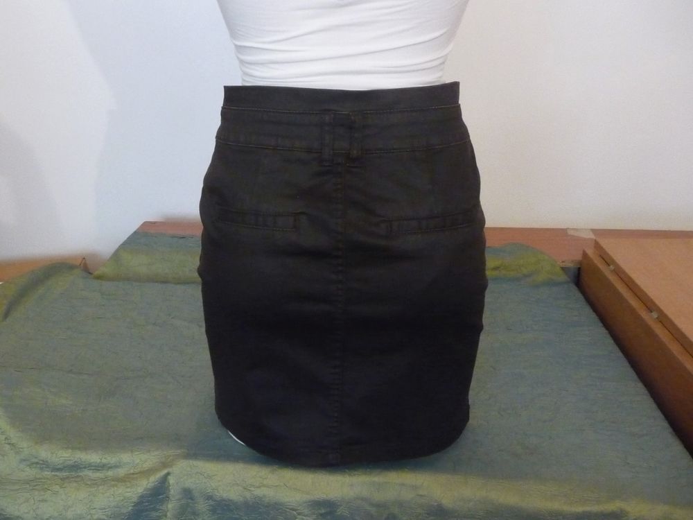 Jupe Courte Cintr&eacute;e Marron avec ses 2 Poches- Taille 34 Vêtements