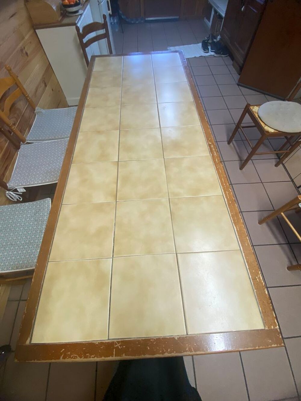 Grande table en bois carrel&eacute;e Meubles