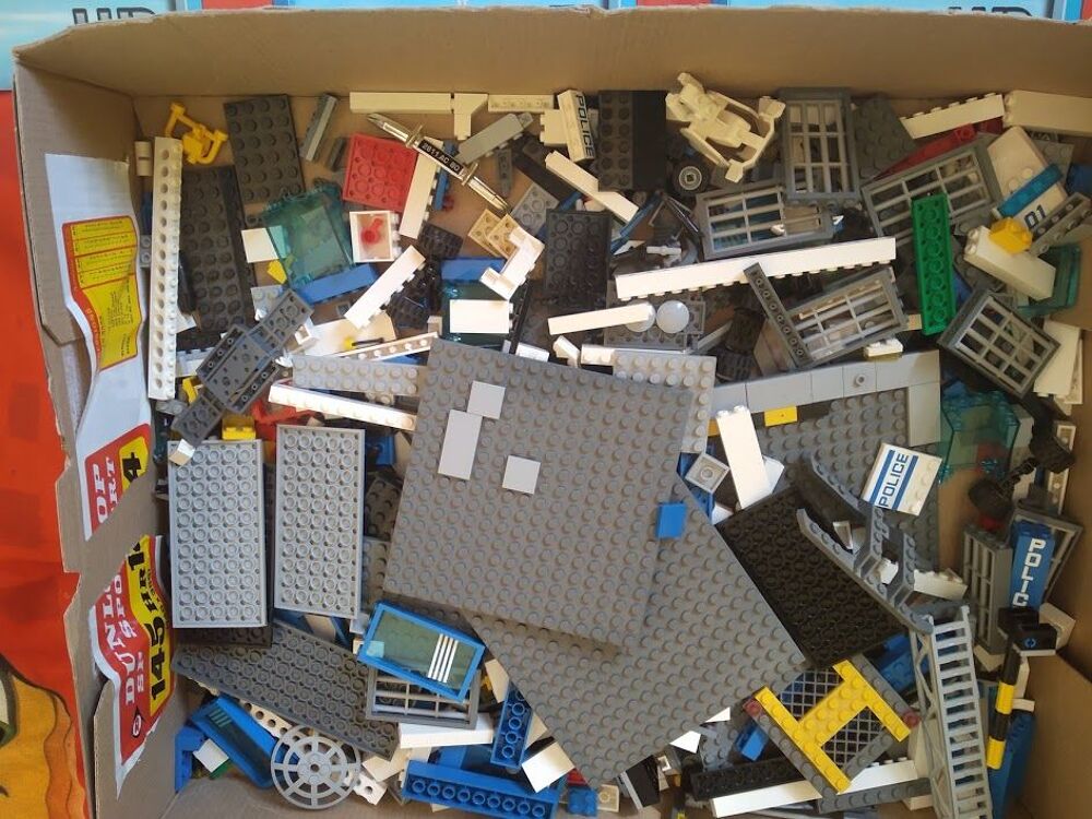 LEGO CITY COMMISARIAT DE POLICE 60047 Jeux / jouets