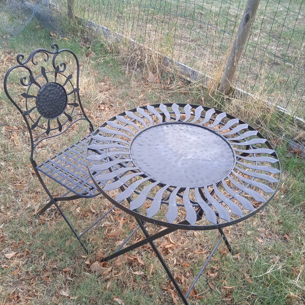 Table pliante et une chaise metal pour terrasse ou jardin Jardin