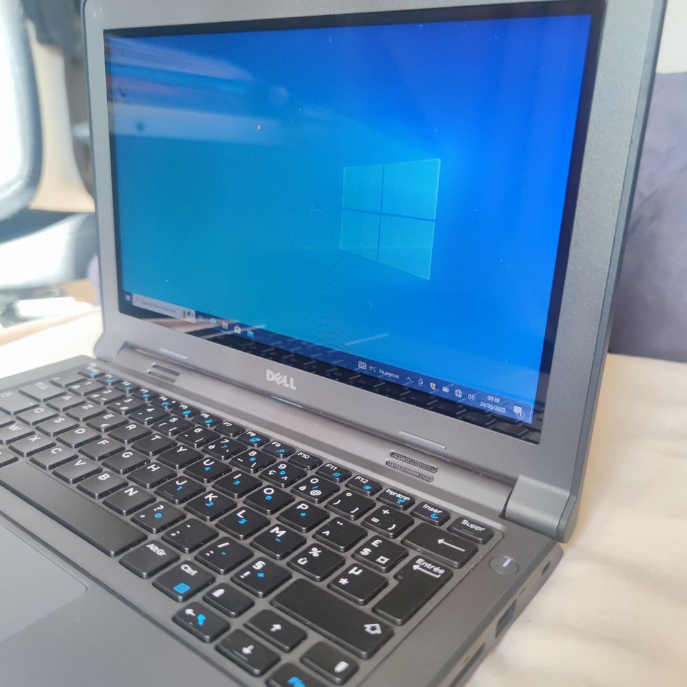 Portable Dell 3160 tactile, &eacute;tat quasi neuf Matériel informatique
