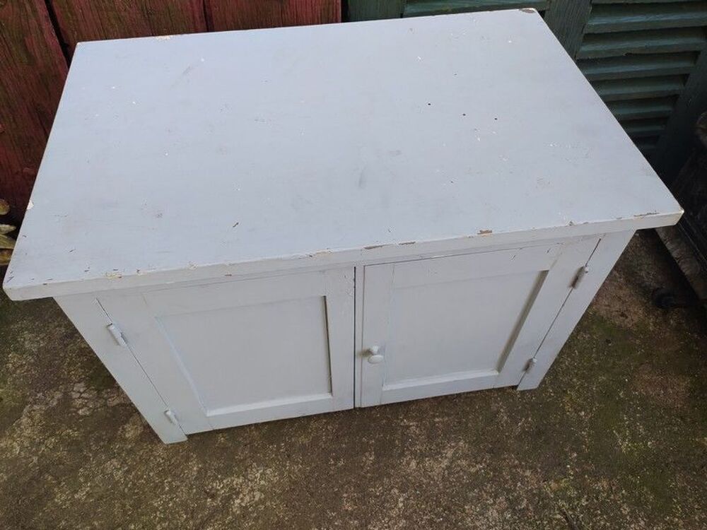 Petit Meuble Buffet Bas Style Parisien Vintage 
Meubles