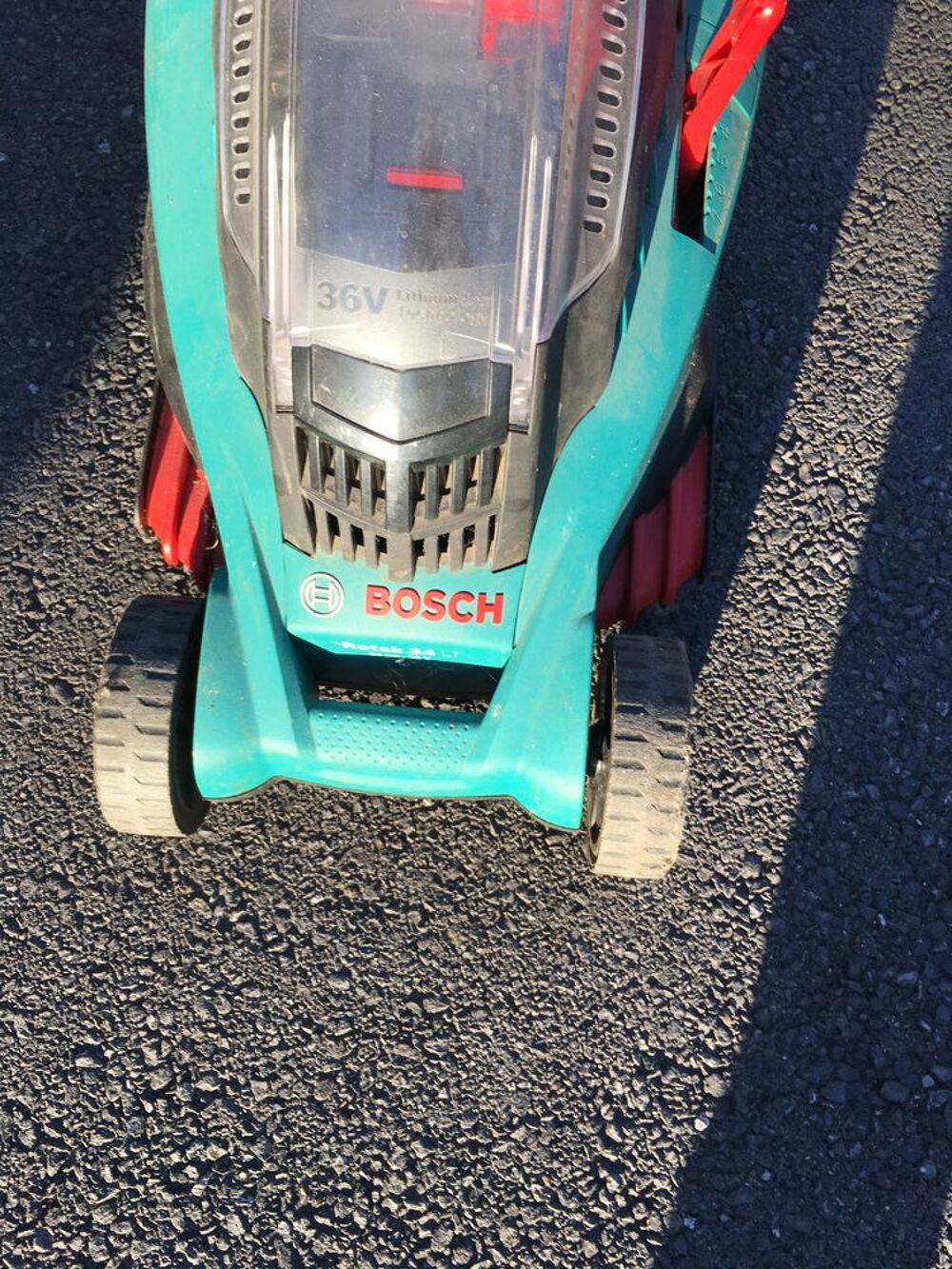 une Tondeuse BOSCH haute Gamme sans fil Jardin
