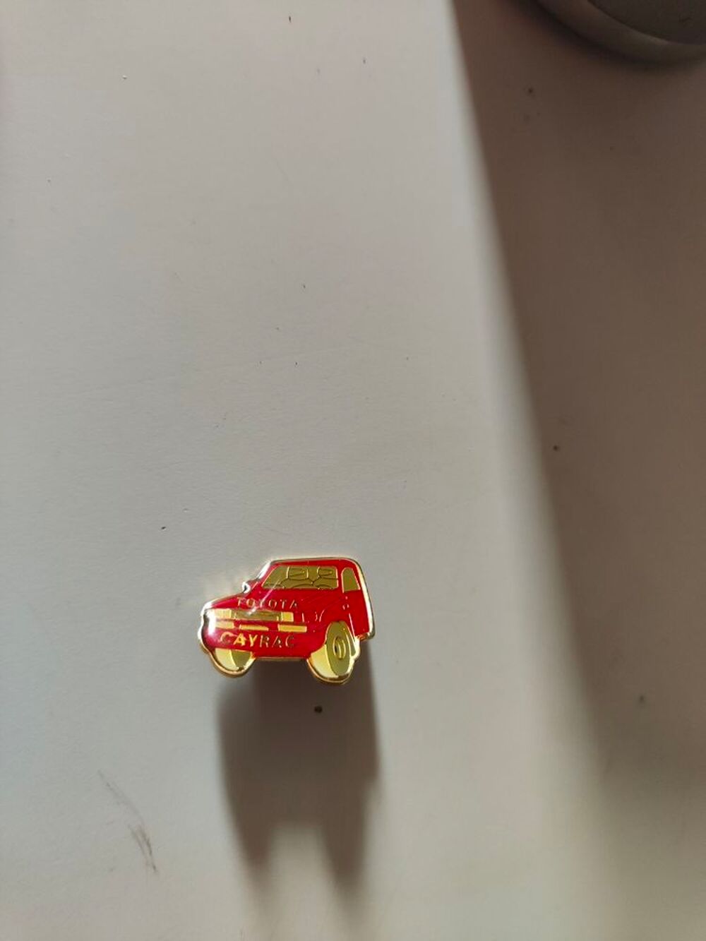 Pin's Toyota Cayrac rare neuf 