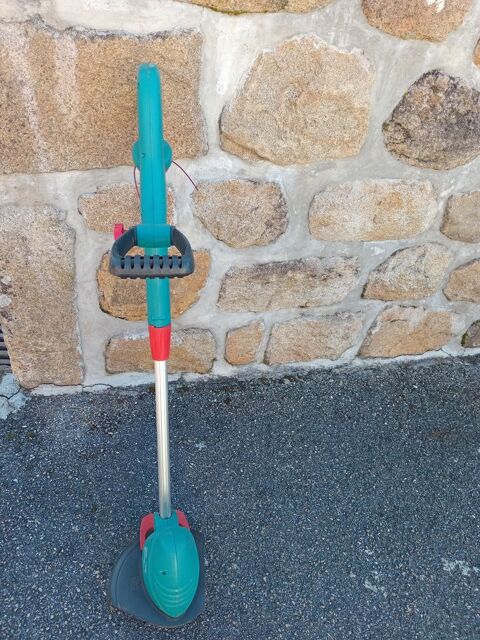 Coupe bordure bosch art26 450W 40 Le Puy-en-Velay (43)