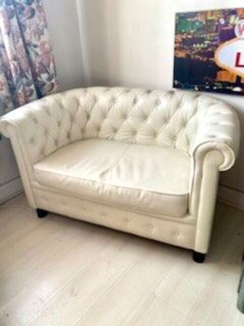 Canap - Cobaye style Chesterfield - 2 places - crme 150 Vanves (92)