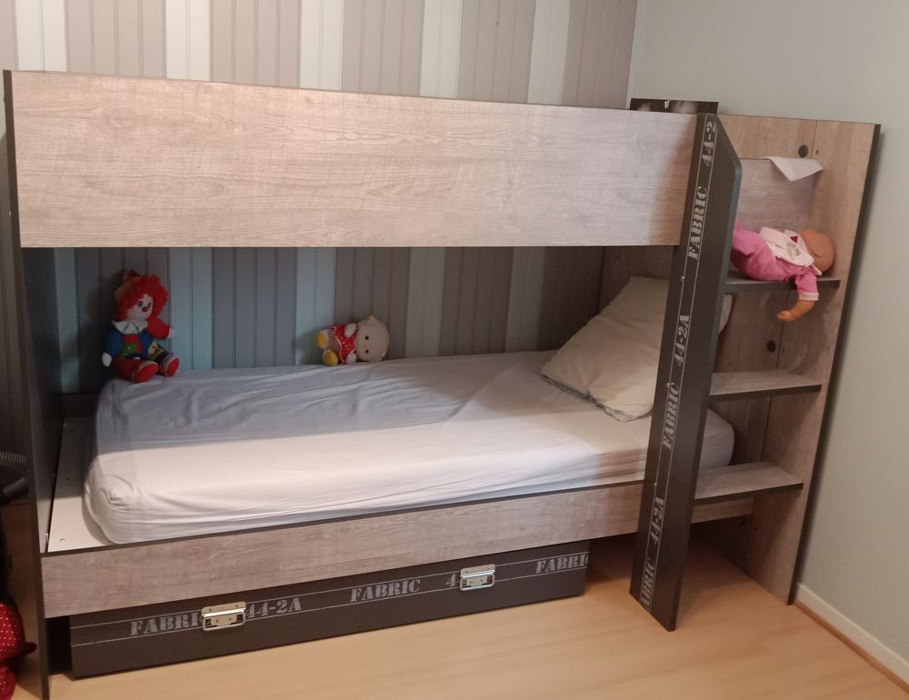 Lit superpos&eacute;+ armoire Mobilier enfants