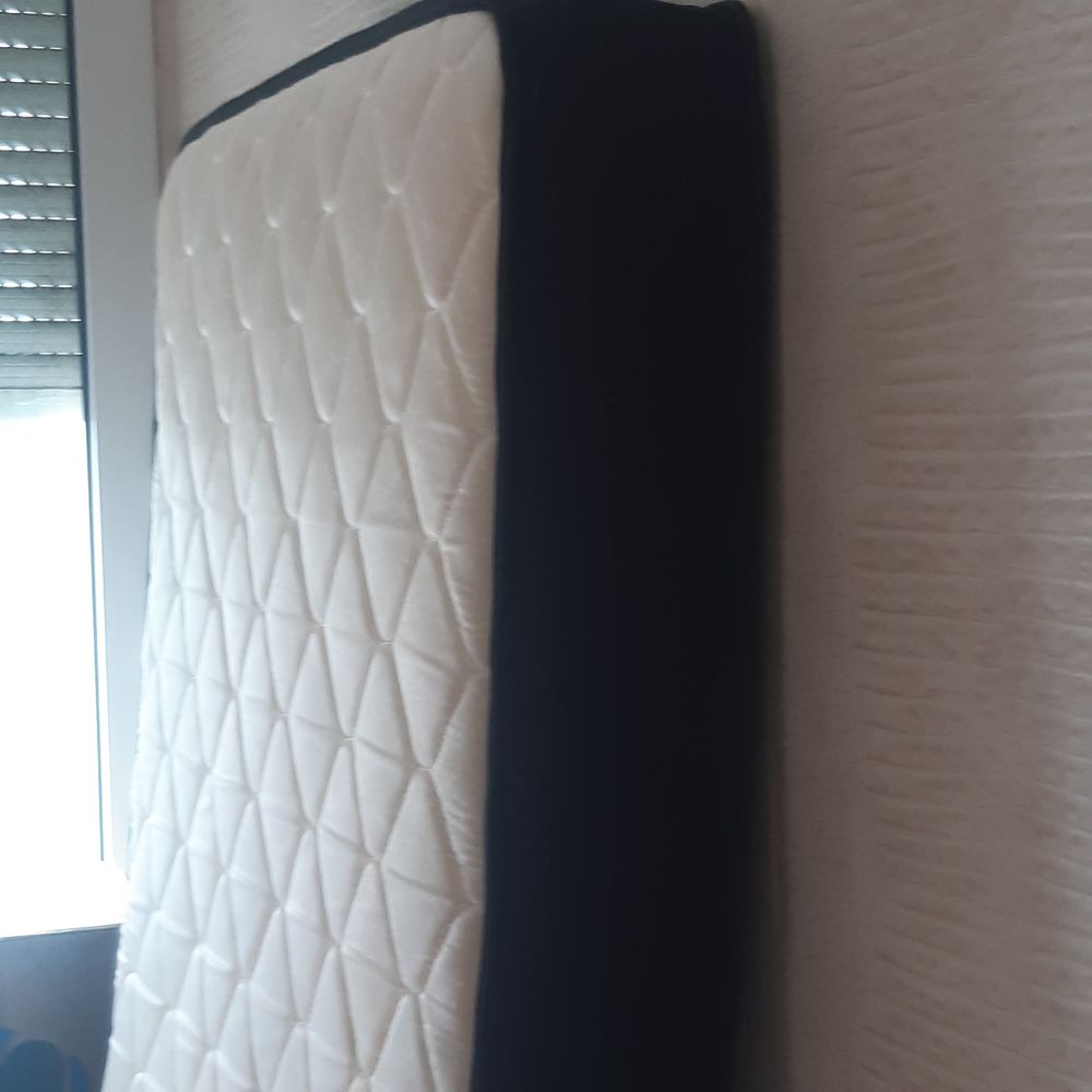 buffer,table a manger ,salon avec table ,2 matelas Meubles