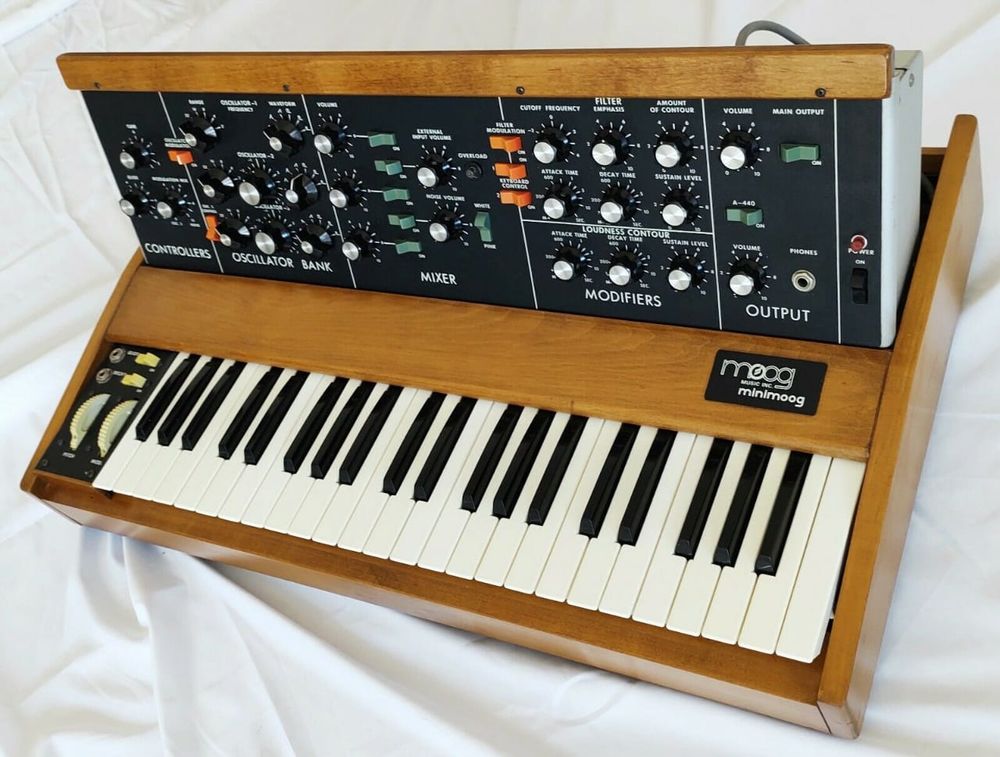 Synth&eacute;tiseur Moog Minimoog Model D Instruments de musique