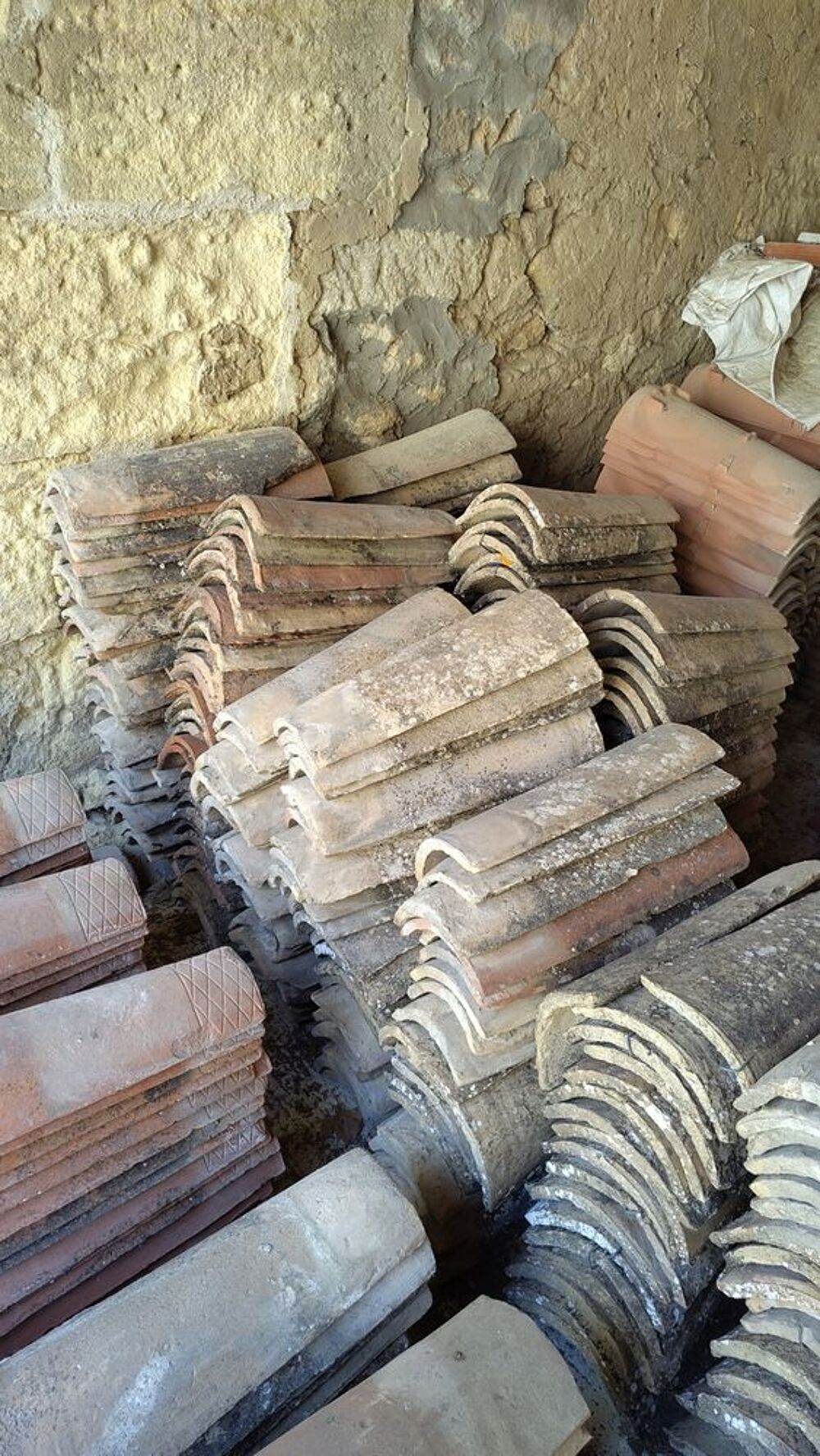 Tuiles romaines anciennes et recentes Bricolage