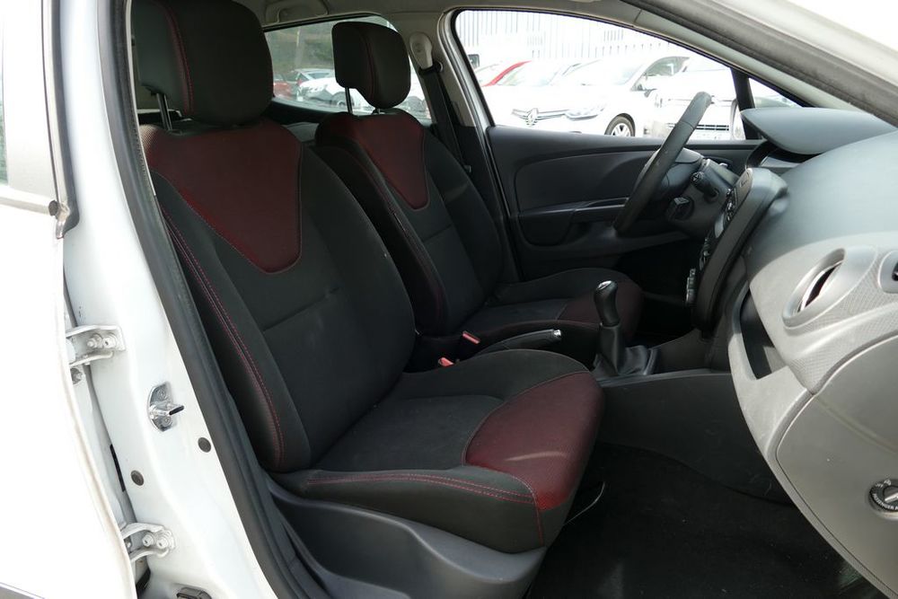 Clio IV CLIO IV SOCIETE DCI 90 ENERGY ECO2 AIR 82G 2015 occasion 13600 La Ciotat