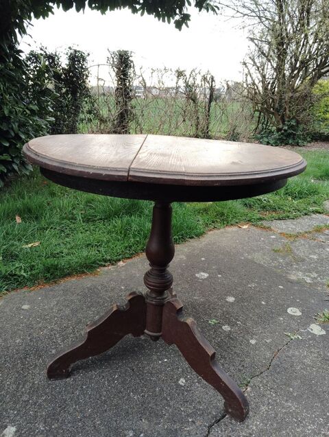 . C�de table gu�ridon en ch�ne. 45 Strasbourg (67)