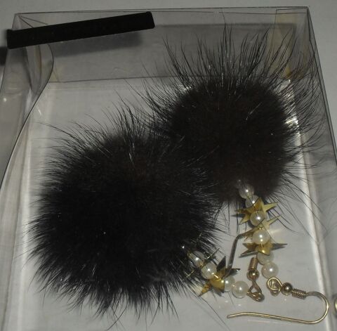 Boucles d'oreilles vison. 15 Montreuil (93)