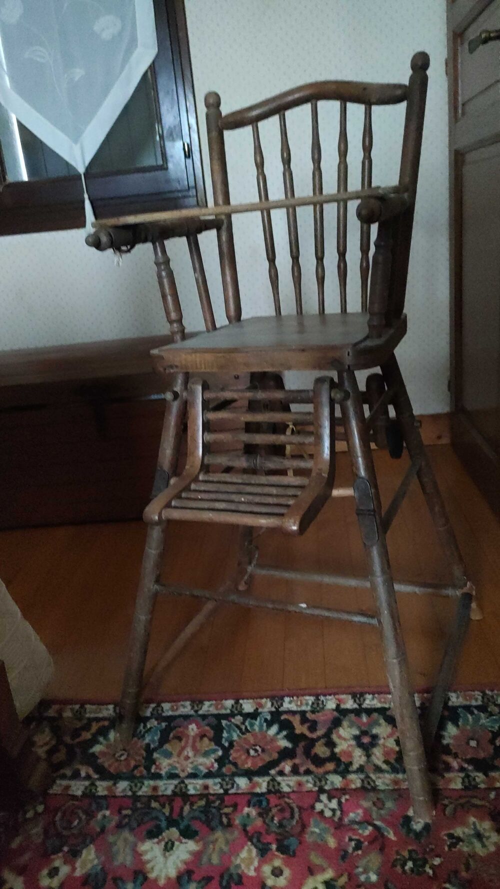 chaise de b&eacute;b&eacute; ancienne (100 ans) pour collection ou d&eacute;coration 