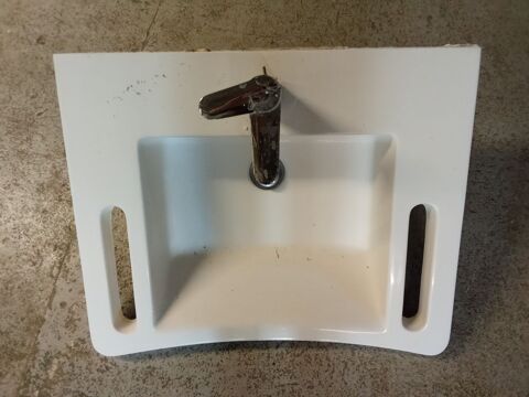 Lavabo pour personne à mobilité réduite La Ferté-Macé (61)