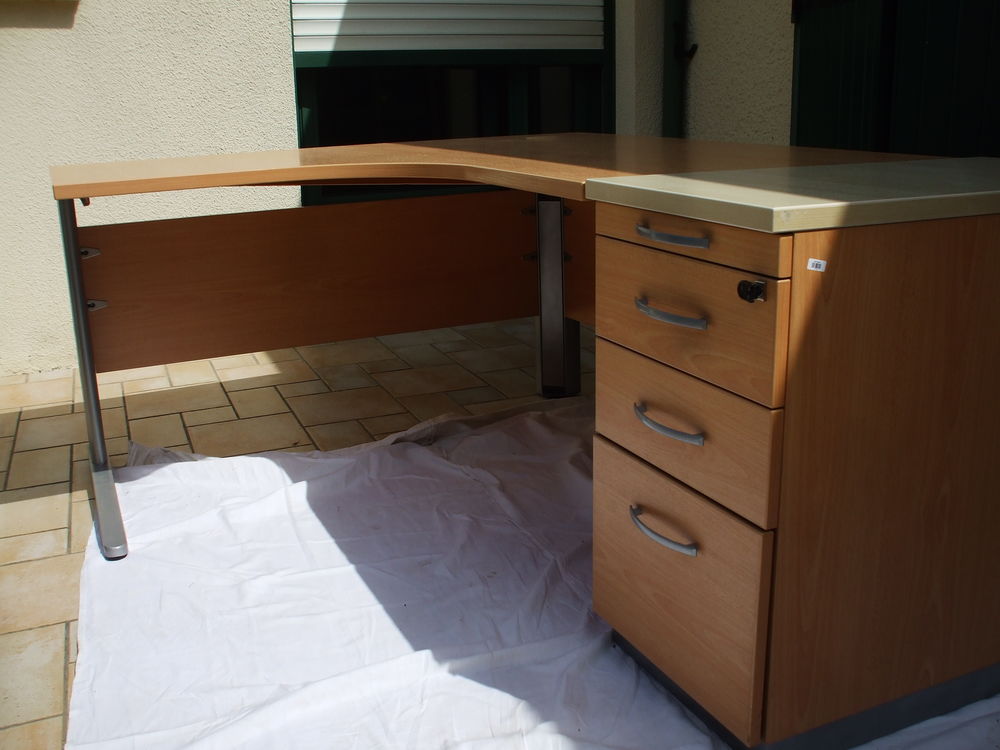Tr&egrave;s beau bureau avec desserte en parfait &eacute;tat Meubles