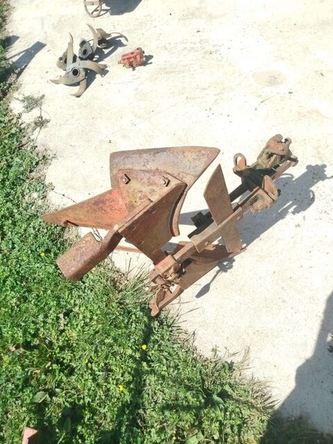 Charrue pour motoculteur Honda
100 € Chazeuil (58)