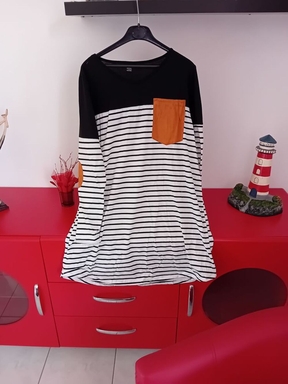 V&ecirc;tements femme, sacs et sandales Vêtements
