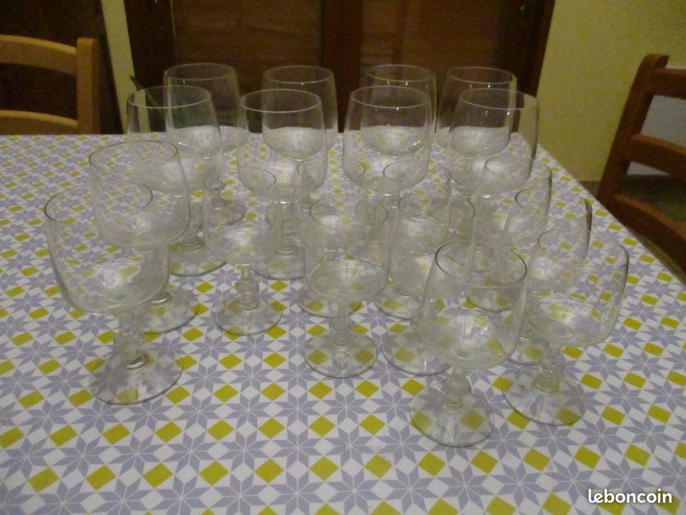 Deux verres &agrave; bi&egrave;re diff&eacute;rents - peut-&ecirc;tre collectionneur Décoration