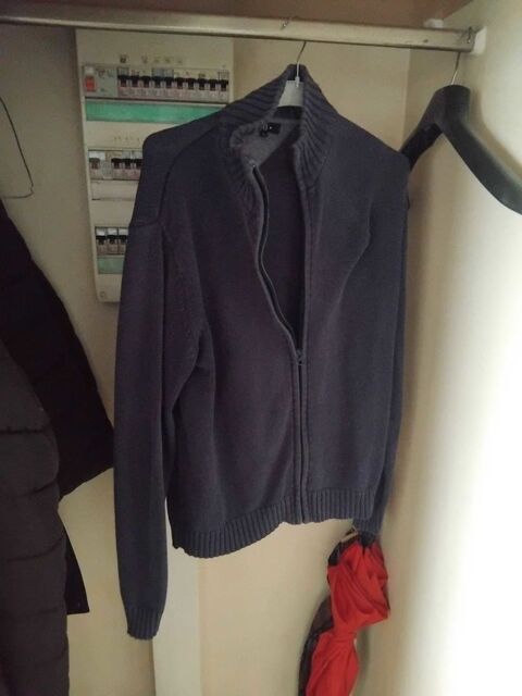 Gilet Tex bleu à  fermeture éclairé. 15 Herblay (95)