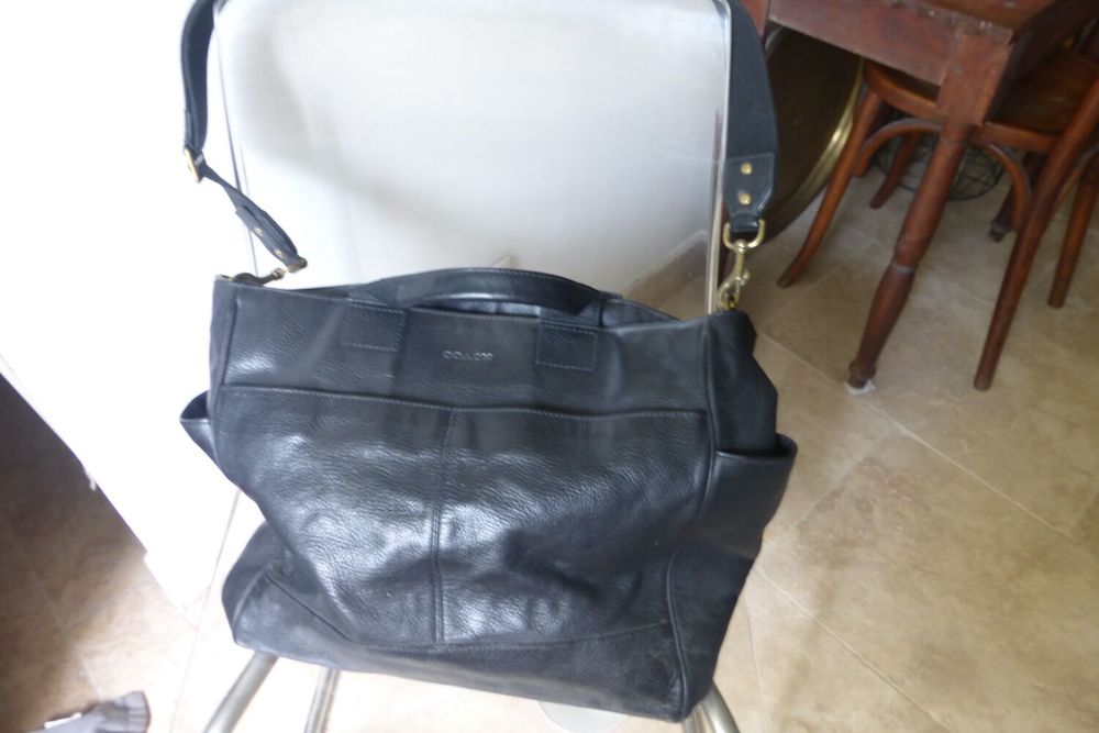 Sac de voyage en cuir noir ou grand cartable. excellent &eacute;tat Maroquinerie