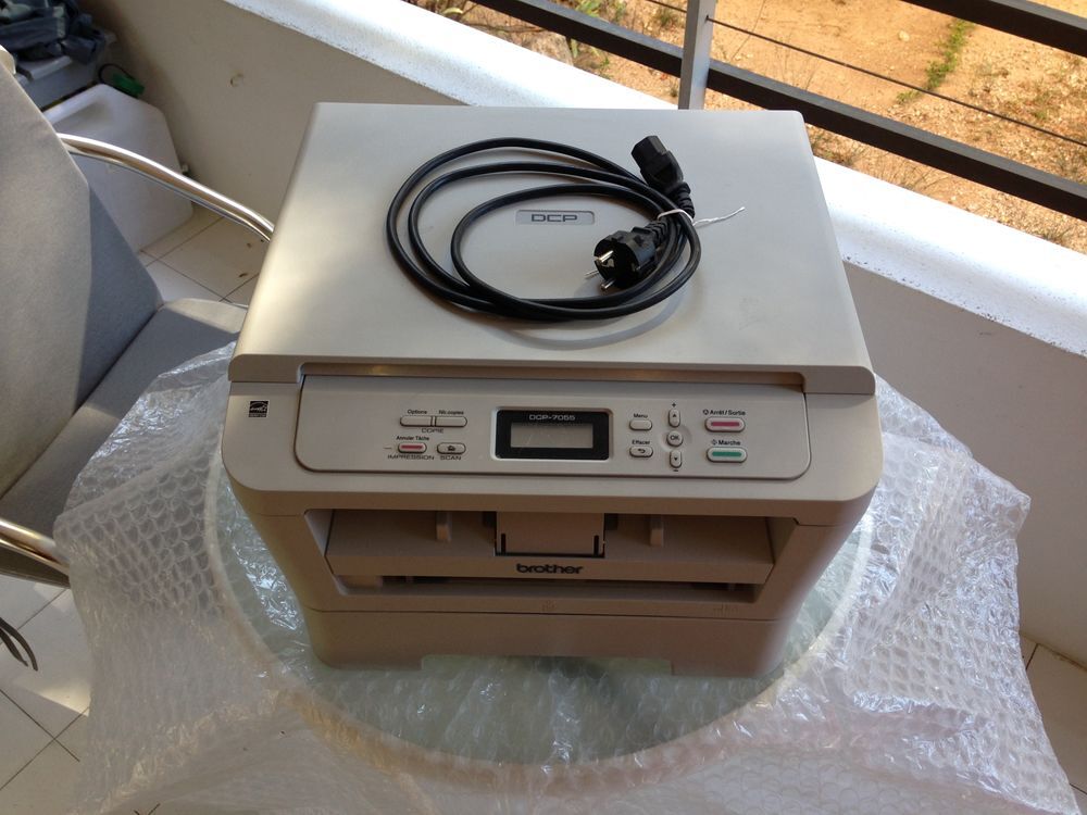 ?	Imprimante-photocopieuse laser Brother DCP 7055 Matériel informatique
