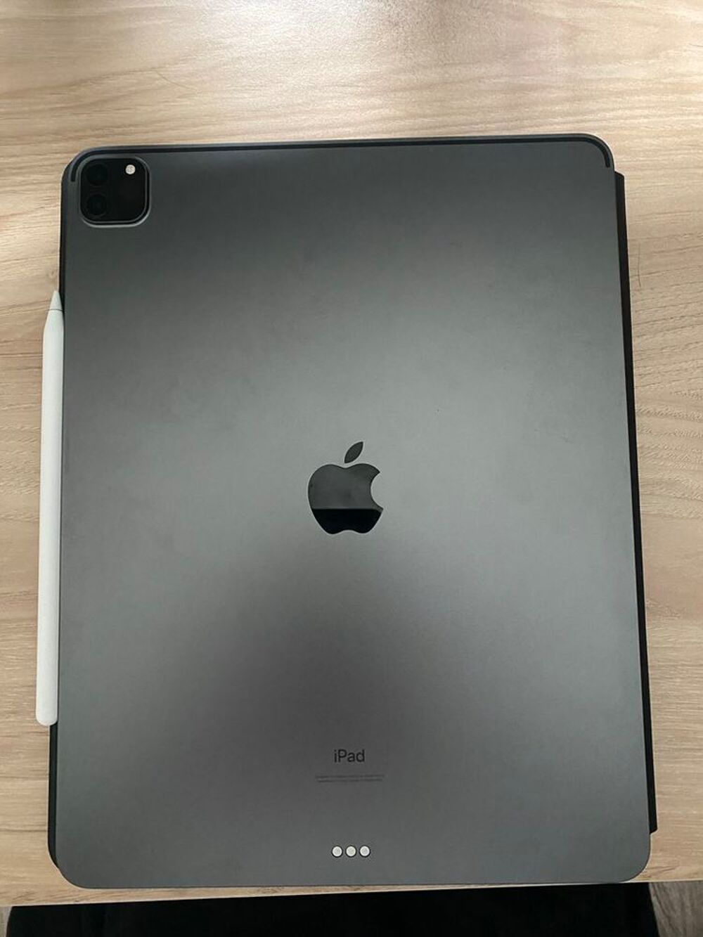 IPAD PRO M1 256GO GRIS AVEC MAGIC KEYBOARD &amp; Pencil 2 Matériel informatique