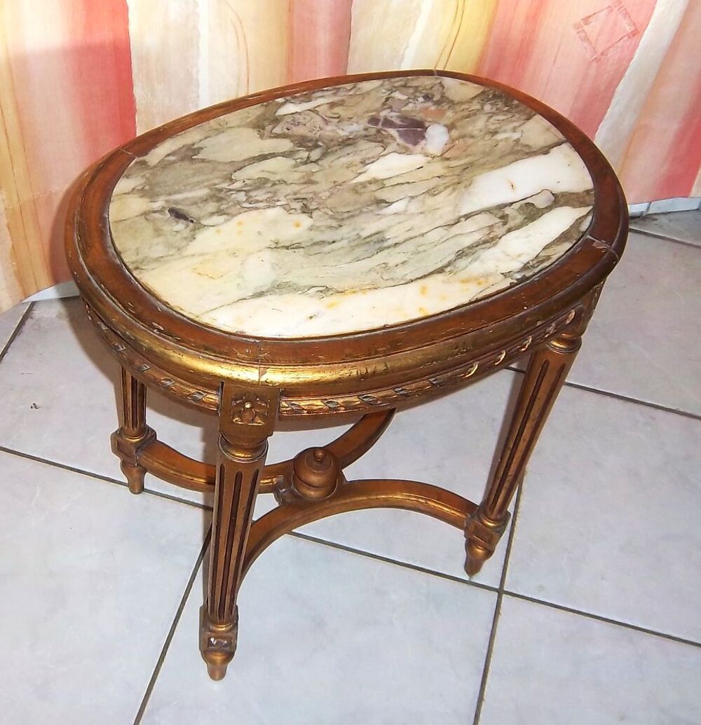 GUERIDON DE STYLE LOUIS XVI EN BOIS DORE DESSUS DE MARBRE Meubles
