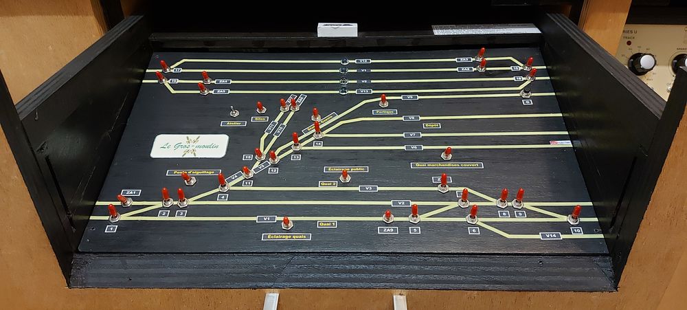 R&eacute;seau ferroviaire &eacute;chelle N analogique de 2 m 73 par 1 m 00 Jeux / jouets