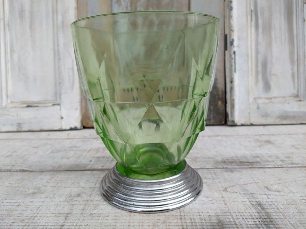 Vase Verre Art D&eacute;co Vert &agrave; Facettes Pied Serti Chrome Décoration