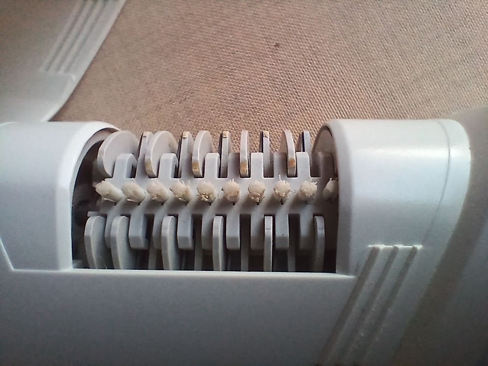 EPILATEUR "CARESSE" de "CALOR" + TROUSSE DE TRANSPORT Electrom�nager