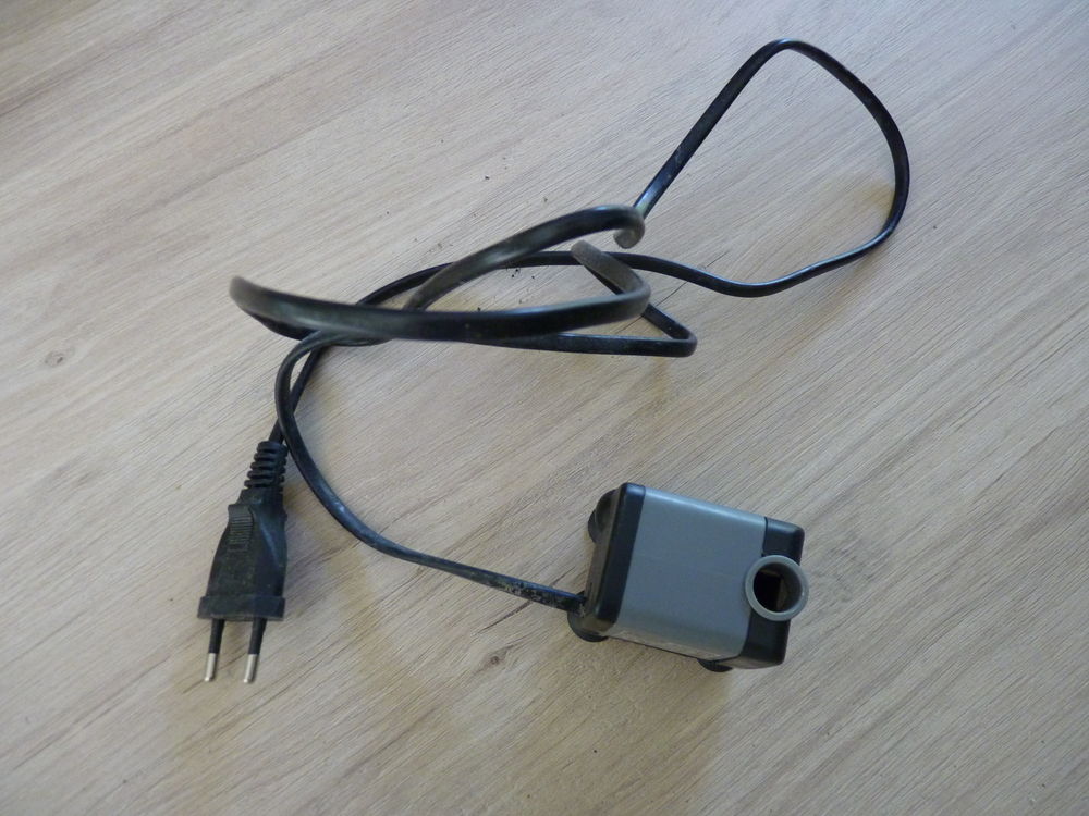 pompe &agrave; eau immerg&eacute;e Zolux Aquarium Pump 450, r&eacute;f&eacute;rence 3201 Jardin