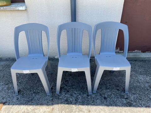 3 chaises de jardin grises plastique  30 Bayeux (14)