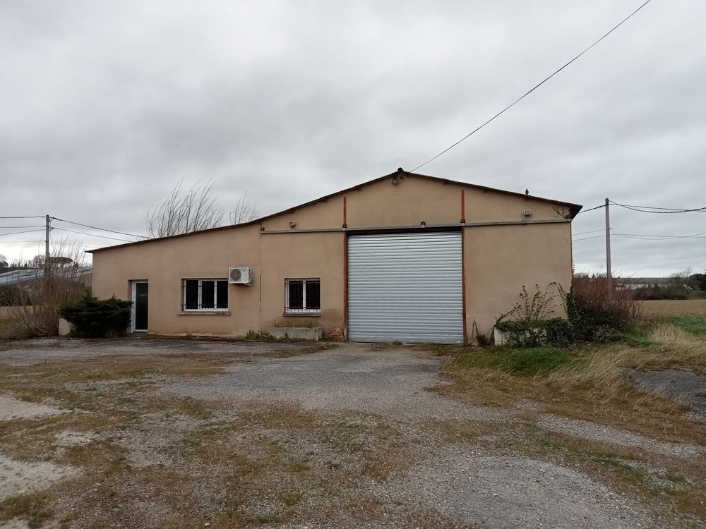   Local, entrept, hangar 
