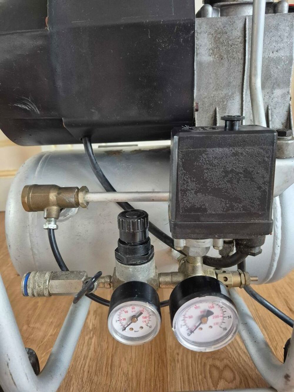 Compresseur &agrave; air MECAFER et pistolet de projection Bricolage