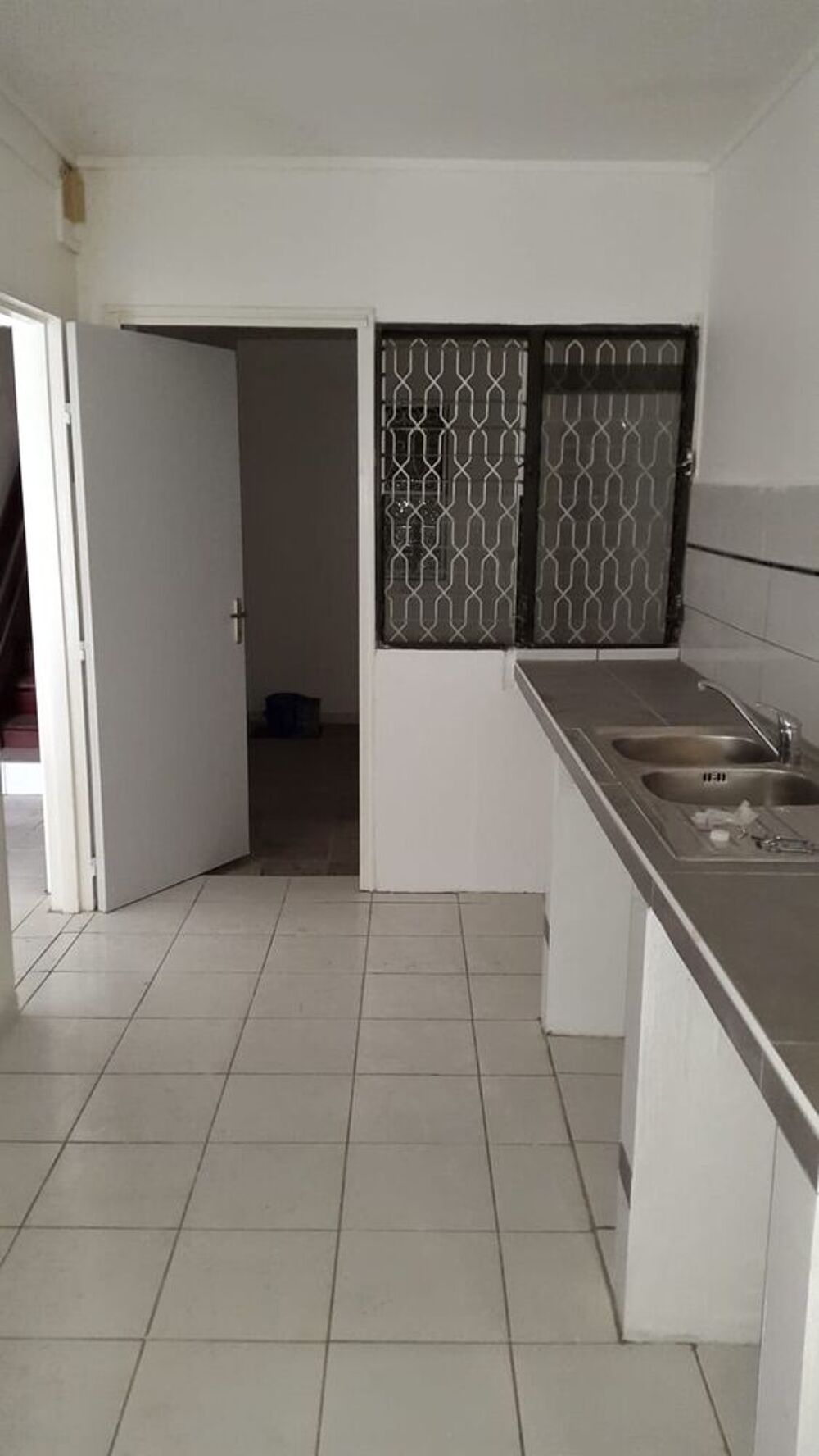 Location Duplex/Triplex ? DUPLEX PROFESSIONNEL 153 m²
Zone Franche de Dillon Martinique