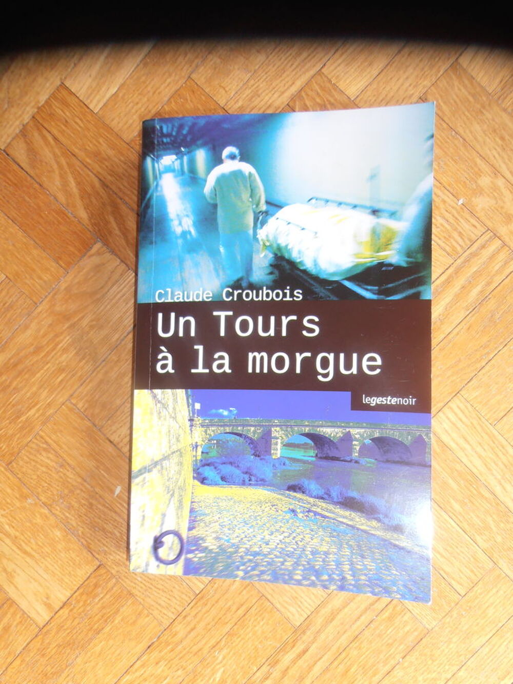 Un Tours &agrave; la morgue (2) Livres et BD