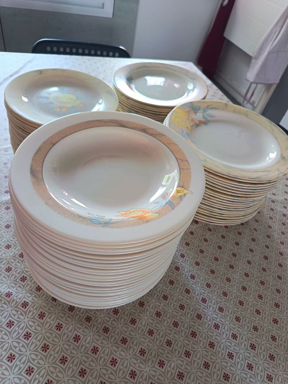 Service d'assiettes Arcopal Décoration