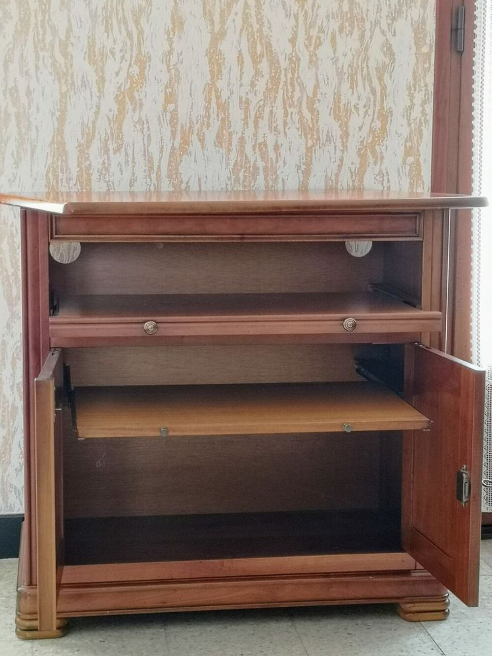MEUBLE TV EN MERISIER QUASI NEUF Meubles