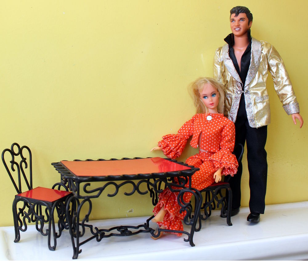 Mobilier fer forg&eacute; et formica pour poup&eacute;e mannequin 50-60 Jeux / jouets