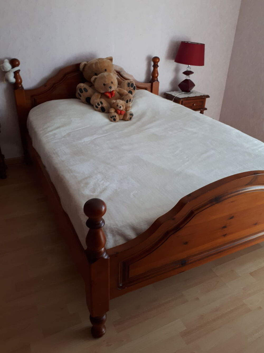 Chambre &agrave; coucher compl&egrave;te Meubles